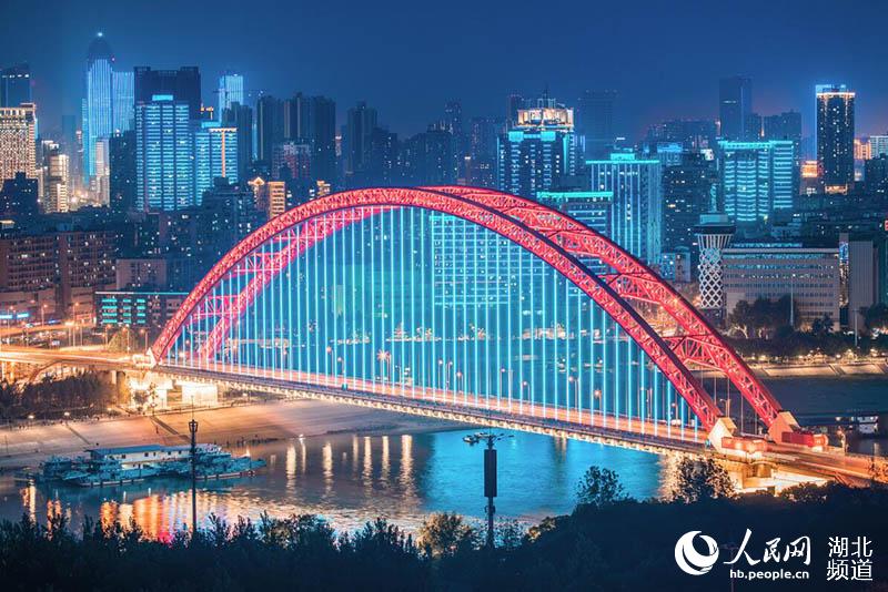 震撼!LED幕墻燈光技術助力70周年大型燈光秀,告白祖國!